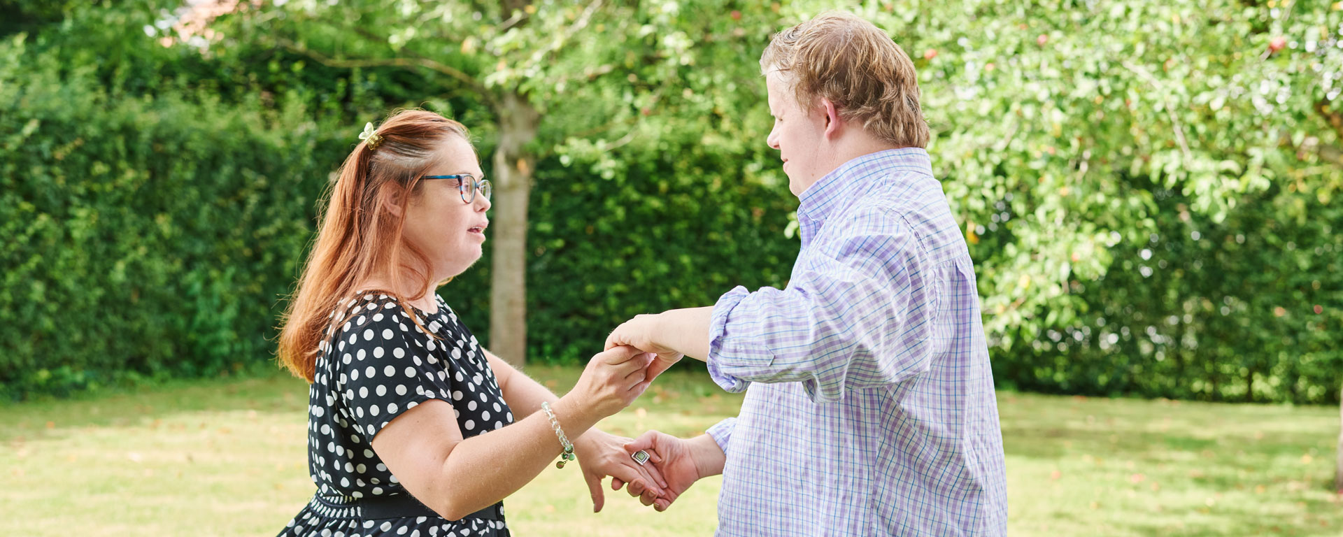 Augustinum Wohnstätten Zwei Bewohner*innen der Augustinum Wohnstätten