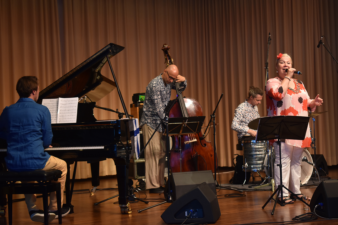 Augustinum Seniorenresidenz Schweinfurt Kultur und Aktivitäten Musiker*innen auf einer Bühne
