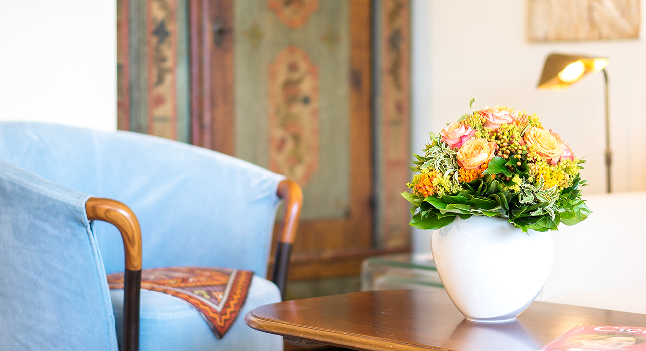 Leistungen und Kosten im Augustinum Stuttgart-Sillenbuch Blumenstrauß auf dem Tisch einer Wohnung im Augustinum