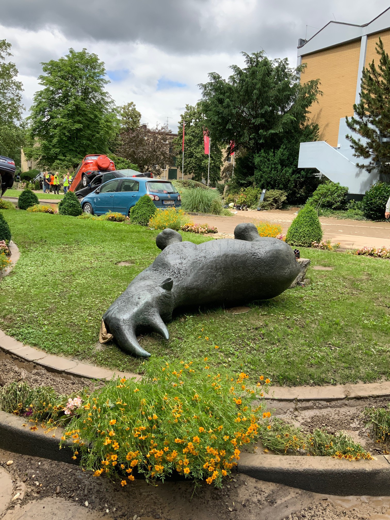 Augustinum Fluthilfe Slider 2 Das umgefallene Nashorn des Augustinum