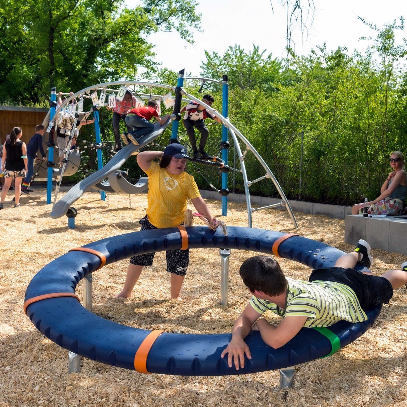 Erfolge Kinder spielen auf einem Spielplatz