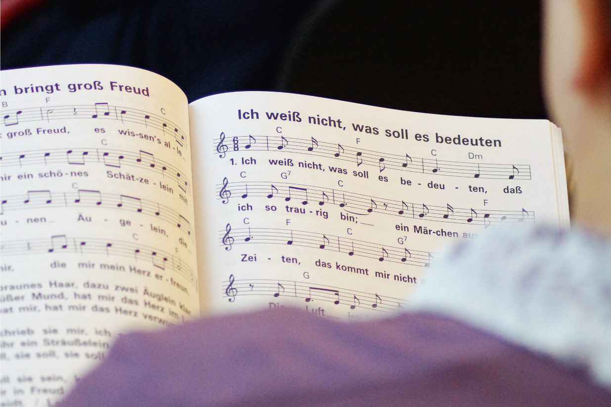 Singkreis Aufgeschlagenes Liederbuch