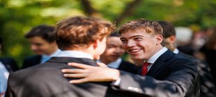 Zwei Junge Männer, Chormitglieder