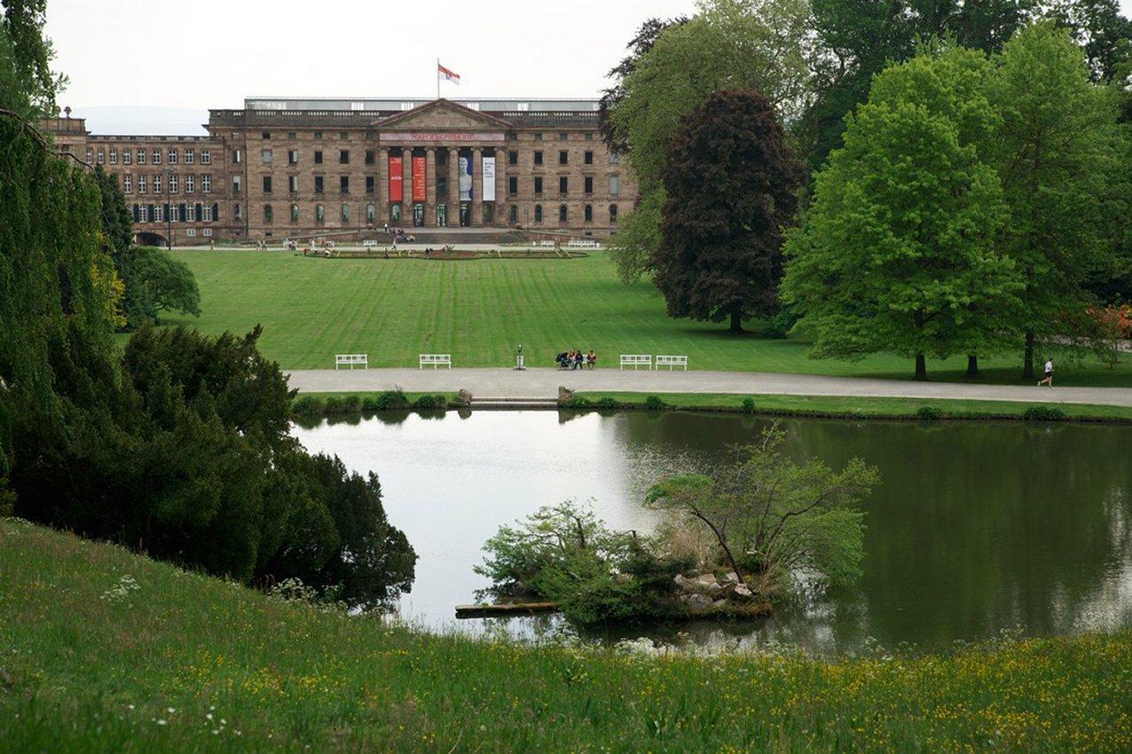 Schloss Wilhelmshöhe, die ehemalige Residenz der Landgrafen und Kurfürsten von Hessen-Kassel, ist einen kurzen Spaziergang entfernt.