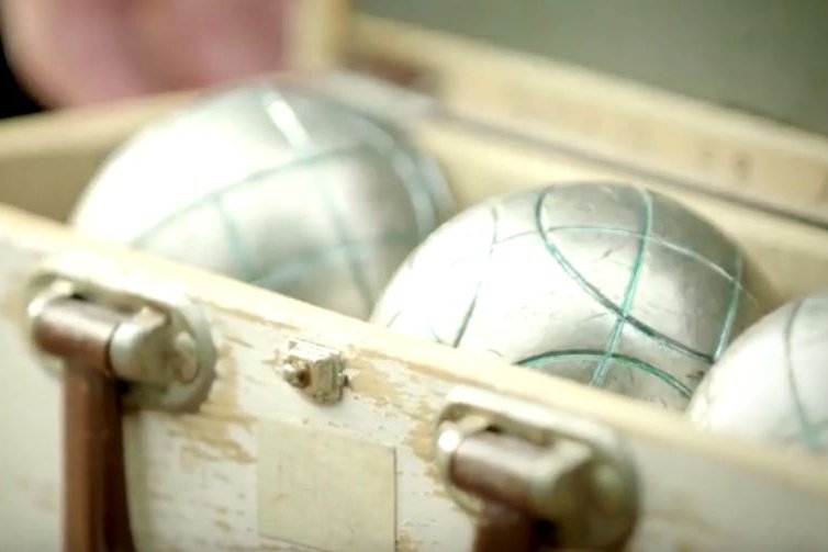 Boule Boulekugeln in einem Holzkasten