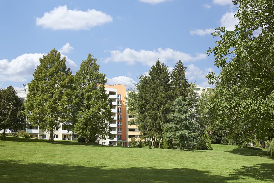 Umgeben von einer großen Parkanlage liegt die Augustinum Seniorenresidenz im Detmolder Stadtteil Hiddesen. Umgeben von einer großen Parkanlage liegt die Augustinum Seniorenresidenz im Detmolder Stadtteil Hiddesen.