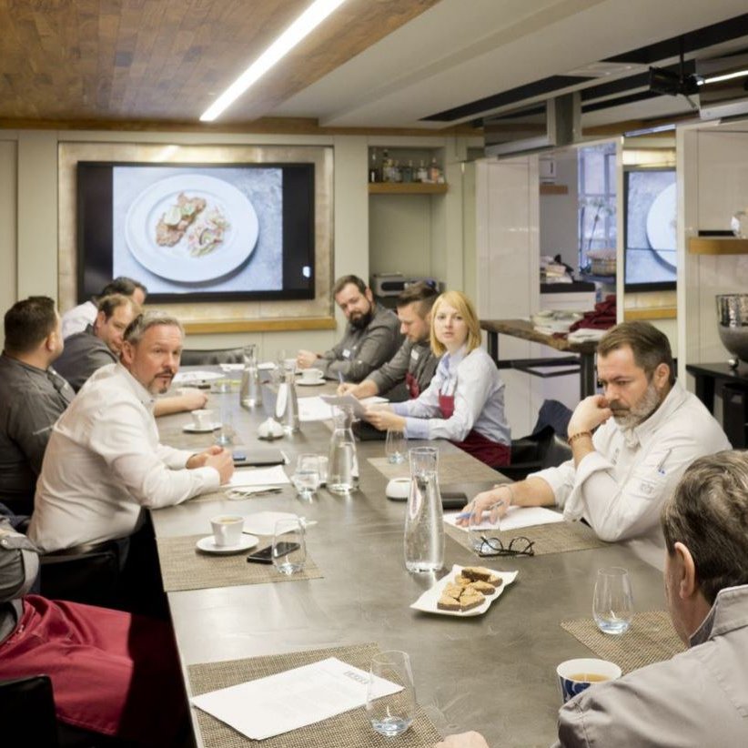 Augustinum Vital Besprechung Das Team des Augustinum bei einer Besprechung