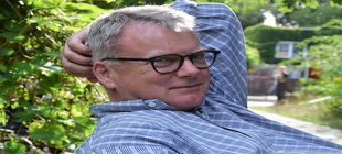 Thomas Sander sitzend