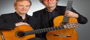 zwei Männer mit Gitarre