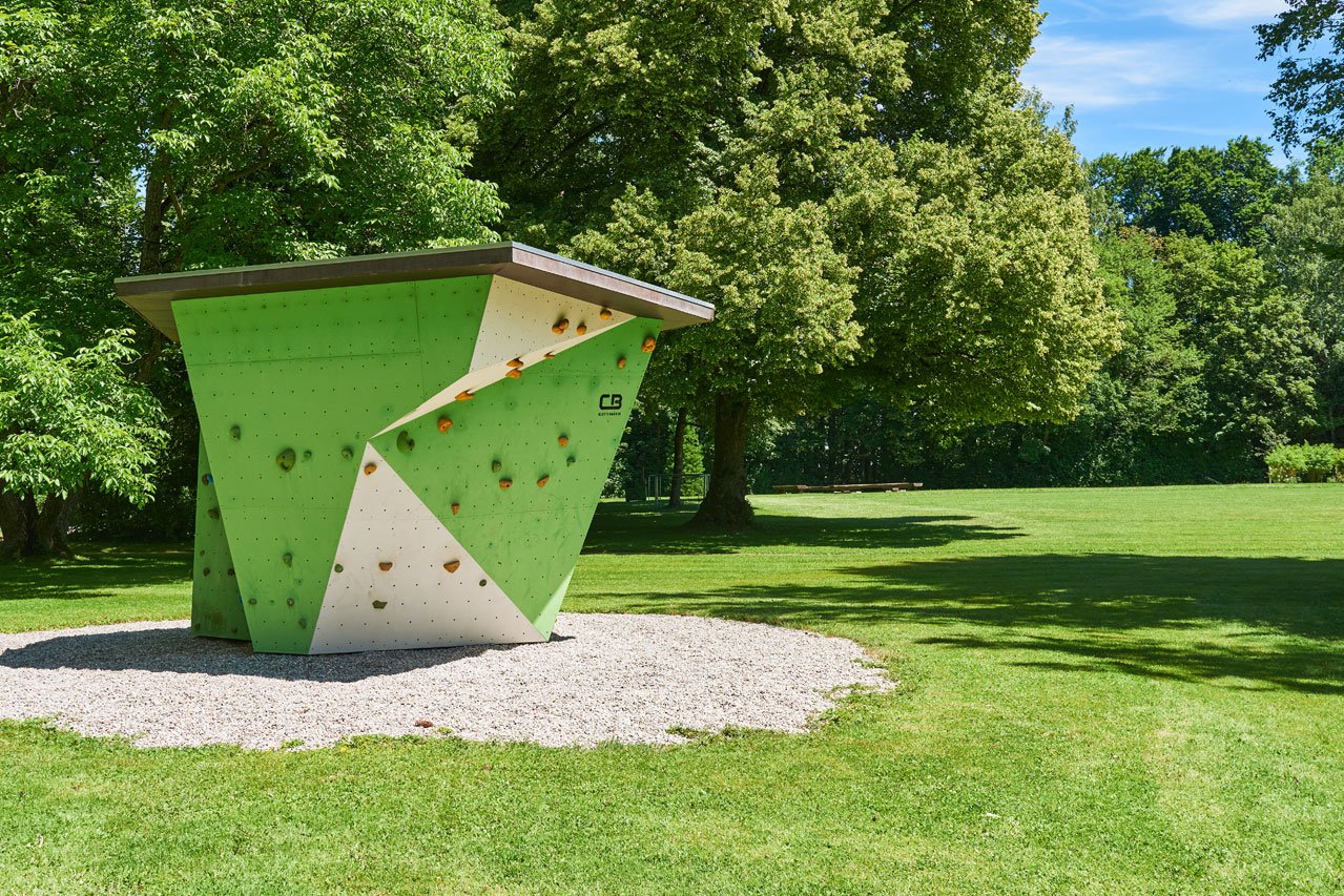 Klettermöglichkeiten im Gartenbereich Klettermöglichkeiten im Gartenbereich des Landschulheim Elkofen