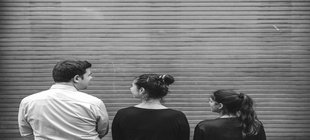 Drei Menschen von hinten Drei Menschen von hinten