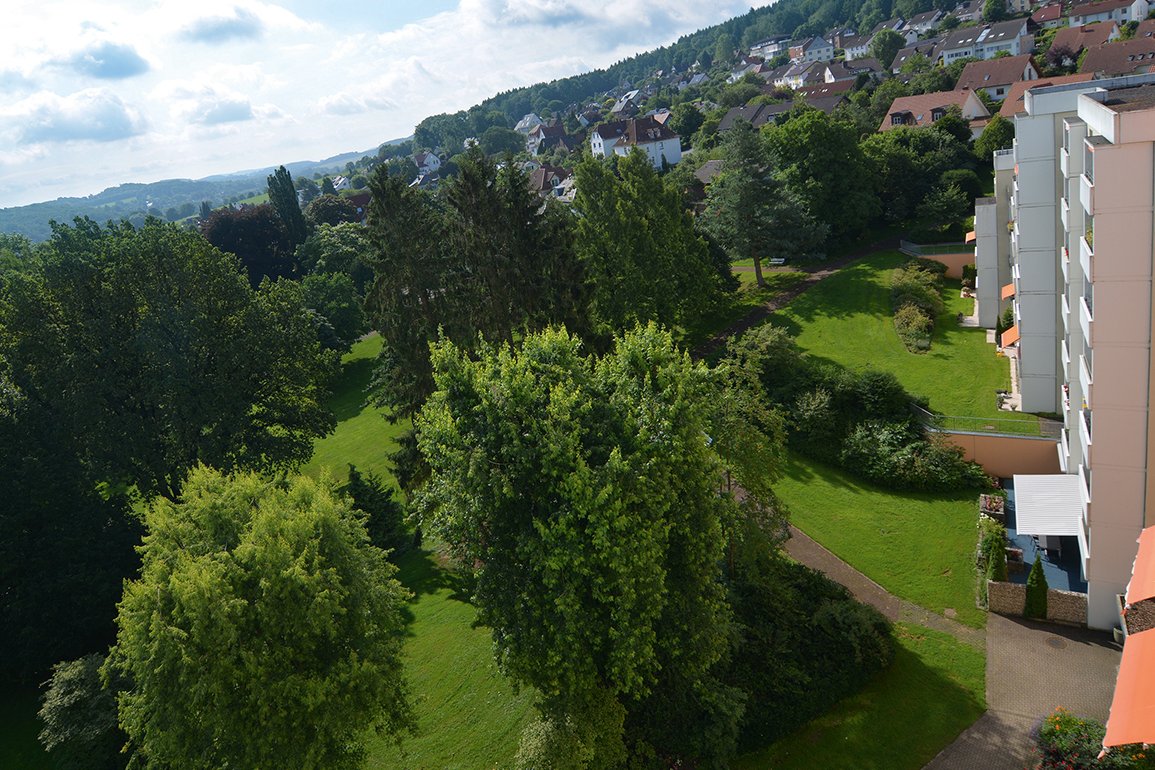Von der Dachterrasse und dem Panoramacafé genießt man einen tollen Ausblick über die Stadt und die angrenzende Waldlandschaft. Von der Dachterrasse und dem Panoramacafé genießt man einen tollen Ausblick über die Stadt und die angrenzende Waldlandschaft.