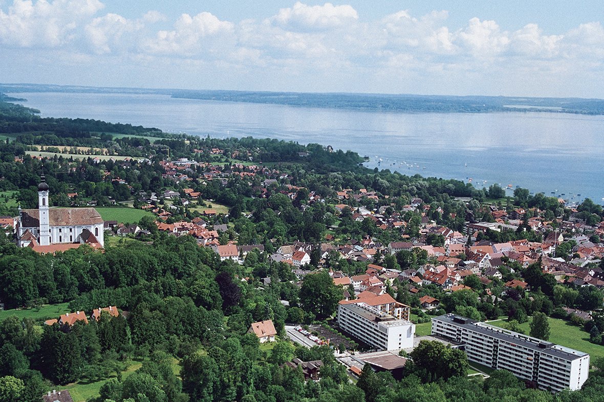 Lohnende Ausflugsziele in unmittelbarer Nähe des Augustinum sind neben dem Ammersee das Marienmünster, eine der bedeutendsten Barockkirchen Bayerns, und natürlich das Kloster Andechs. Lohnende Ausflugsziele in unmittelbarer Nähe des Augustinum sind neben dem Ammersee das Marienmünster, eine der bedeutendsten Barockkirchen Bayerns, und natürlich das Kloster Andechs.