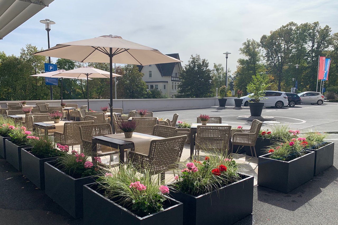 Die neue Café-Terrasse ist ideal, um sich mit Freunden oder Besuchern zu treffen.