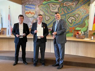 Alwin Brenner erhält die Verdienstmedaille der Bundesrepublik Deutschland Alwin Brenner erhält die Verdienstmedaille der Bundesrepublik Deutschland