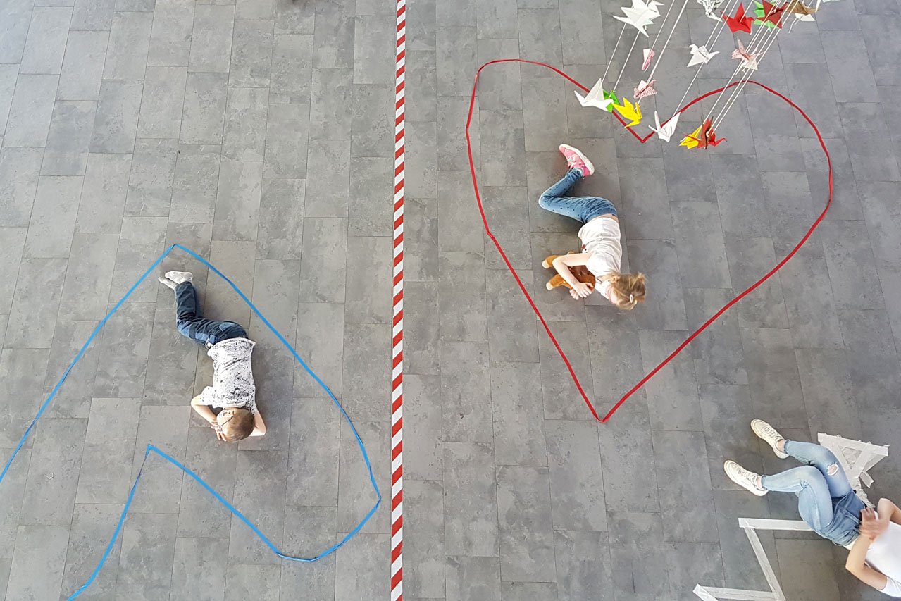 Theaterprojekt Drei Jugendliche nehmen am Theaterprojekt "Tanzen auf der eigenen Insel" ein