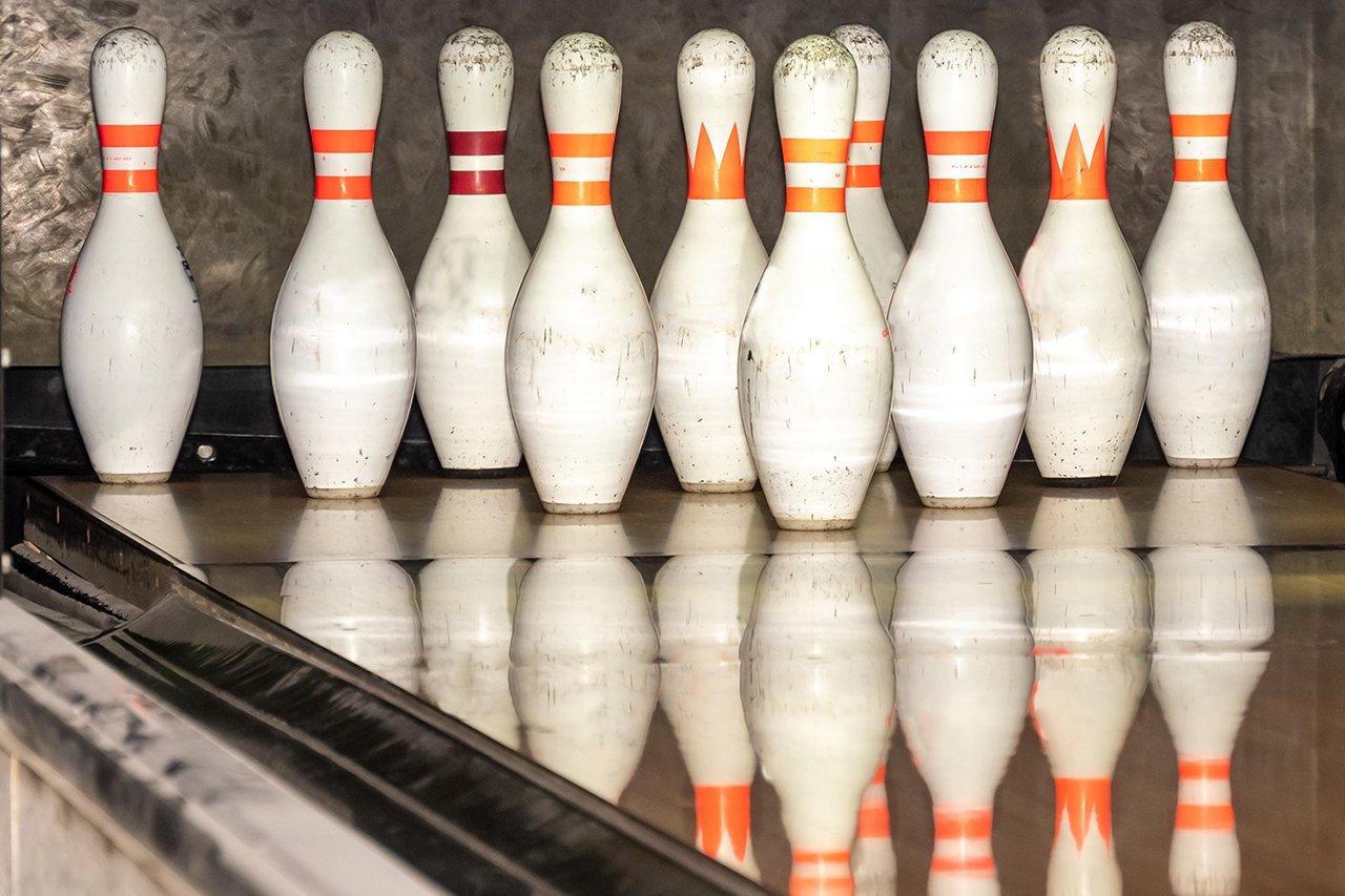 Kegeln Kegel auf einer Kegelbahn