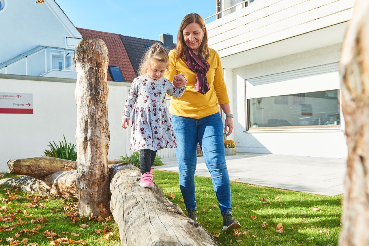 Gartenanlage mit vielfältigen Spiel- und Fördermöglichkeiten Gartenanlage mit vielfältigen Spiel- und Fördermöglichkeiten