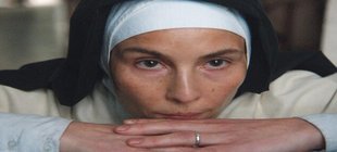 Filmszene denkende Mutter Teresa Filmszene denkende Mutter Teresa