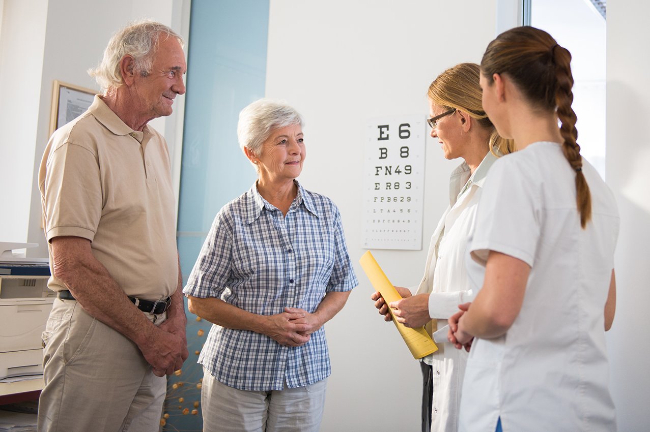 Wenn Sie möchten, können Sie in vielen Augustinum Seniorenresidenzen zum Arzt oder Zahnarzt gehen, ohne das Haus zu verlassen. Wenn Sie möchten, können Sie in vielen Augustinum Seniorenresidenzen zum Arzt oder Zahnarzt gehen, ohne das Haus zu verlassen.