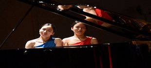 die Zwillingsschwestern Kanon & Kotone Yokoyama 2 Frauen