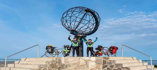 Zwei Personen am Nordkap Zwei Personen am Nordkap