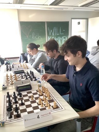 Schach-Vergleich mit Willy-Brandt-Gesamtschule Schach-Vergleich mit Willy-Brandt-Gesamtschule