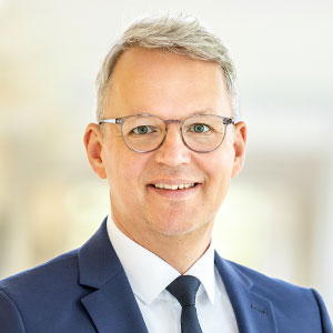 Dietmar Stallein, Direktor Porträtaufnahme von Dietmar Stallein, Direktor im Augustinum Kleinmachnow bei Berlin