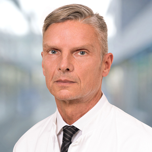 Dr. Peter Holzapfel, Oberarzt Porträtaufnahme von Dr. Peter Holzapfel, Oberarzt