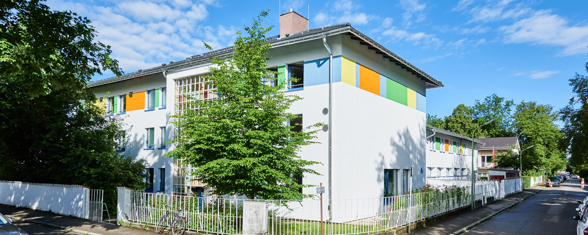 Gebäude der Samuel-Heinicke-Fachoberschule Gebäude der Samuel-Heinicke-Fachoberschule Blick von der Straße