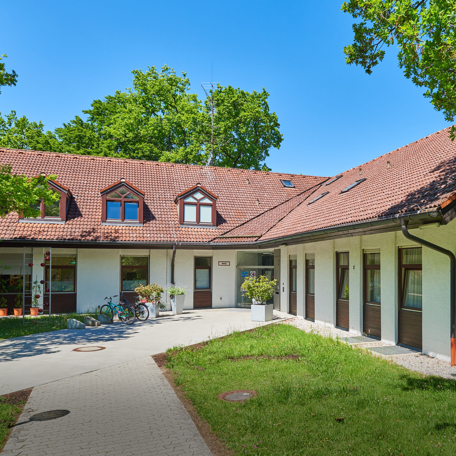 Haustechnik Die Augustinum Werkstatt in Oberschleißheim von außen