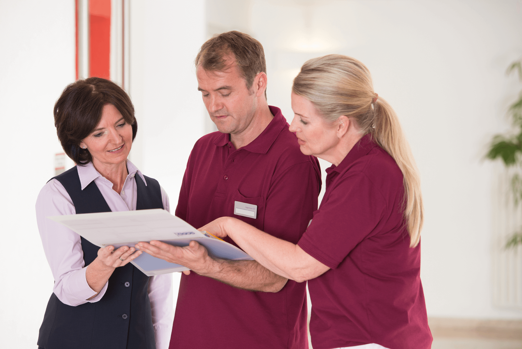 Pflege-Leitbild der Augustinum Seniorenresidenzen Augustinum Mitarbeiter bei einer Besprechung