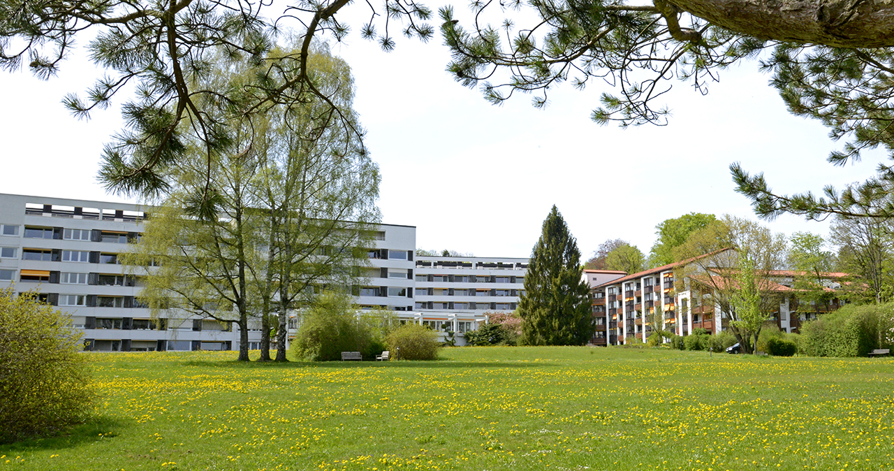 Augustinum Seniorenresidenz Dießen Lage Slider Grünfläche vor dem Augustinum in Dießen