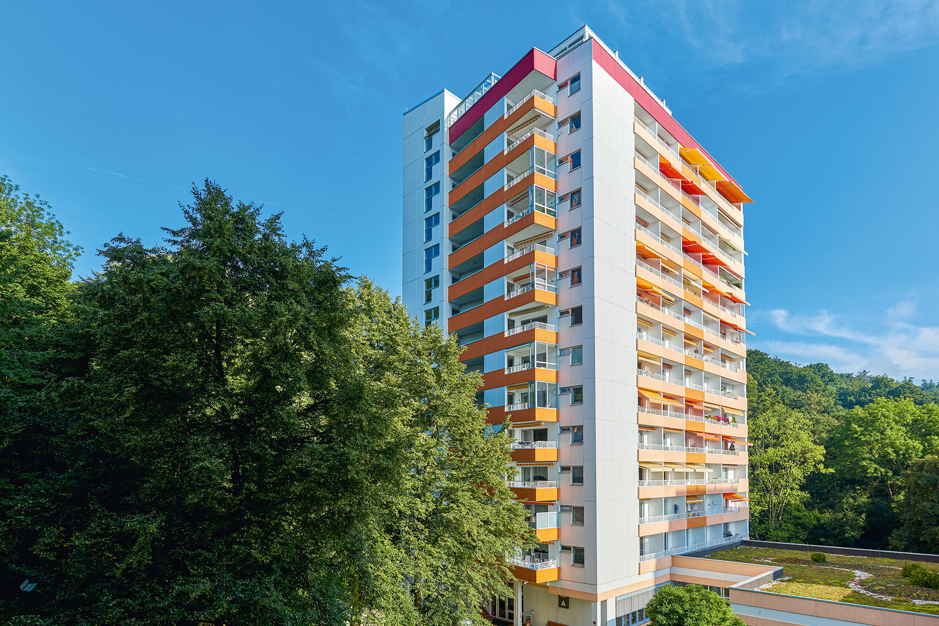 Augustinum Seniorenresidenz Kassel Außenansicht Das Augustinum Kassel von außen, umgeben von Bäumen