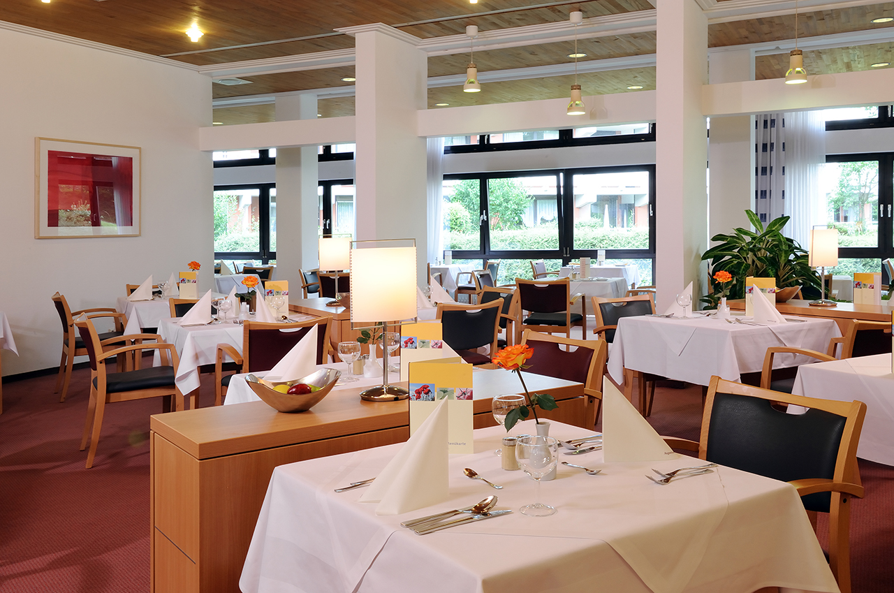 Das Restaurant im Augustinum Schweinfurt ist ein Ort gepflegter Gastlichkeit und geselliger Begegnungen. Das Restaurant im Augustinum Schweinfurt ist ein Ort gepflegter Gastlichkeit und geselliger Begegnungen.