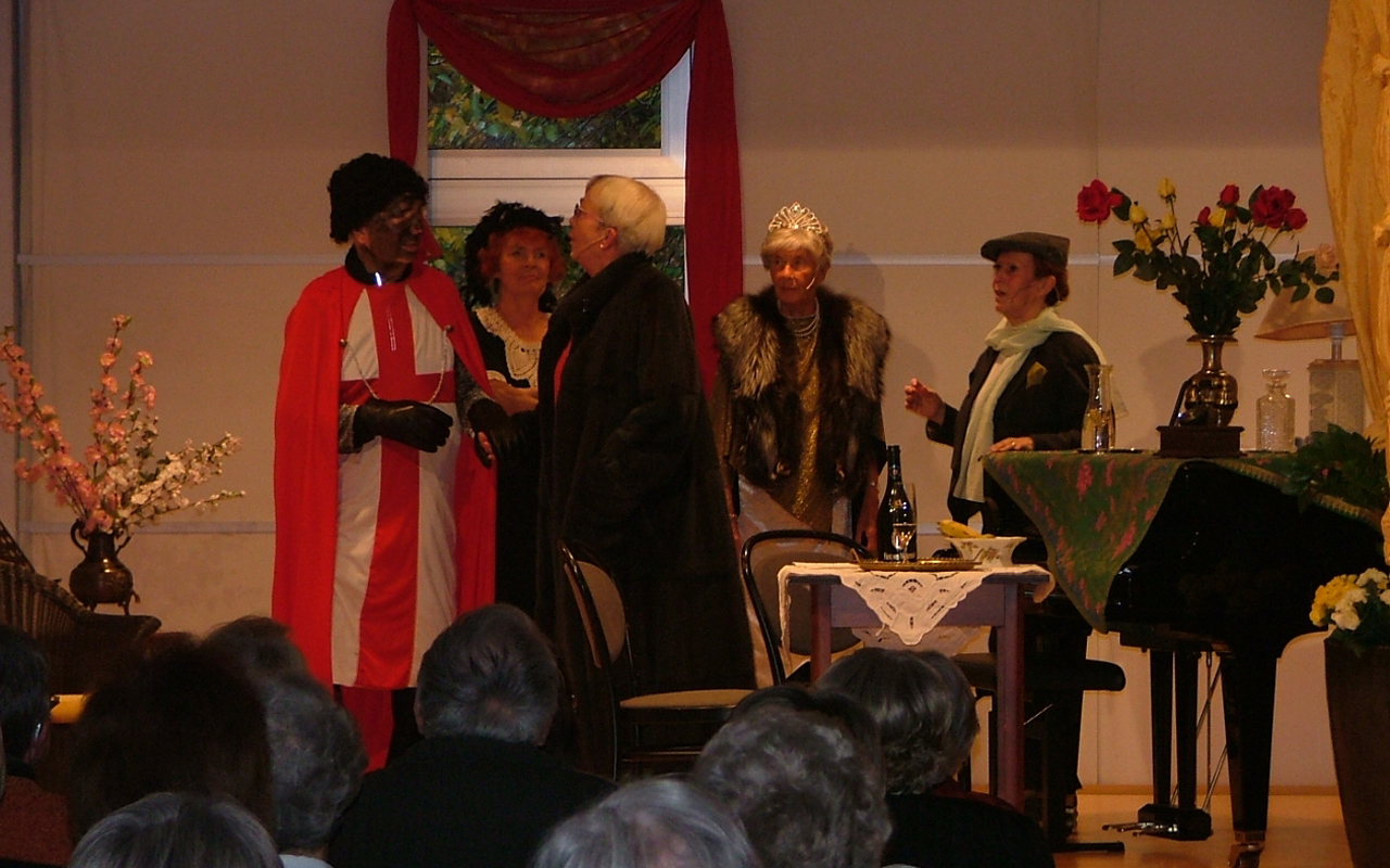 Die hauseigene Theatertruppe führt immer wieder mit großem Erfolg Stücke auf. Die hauseigene Theatertruppe führt immer wieder mit großem Erfolg Stücke auf.