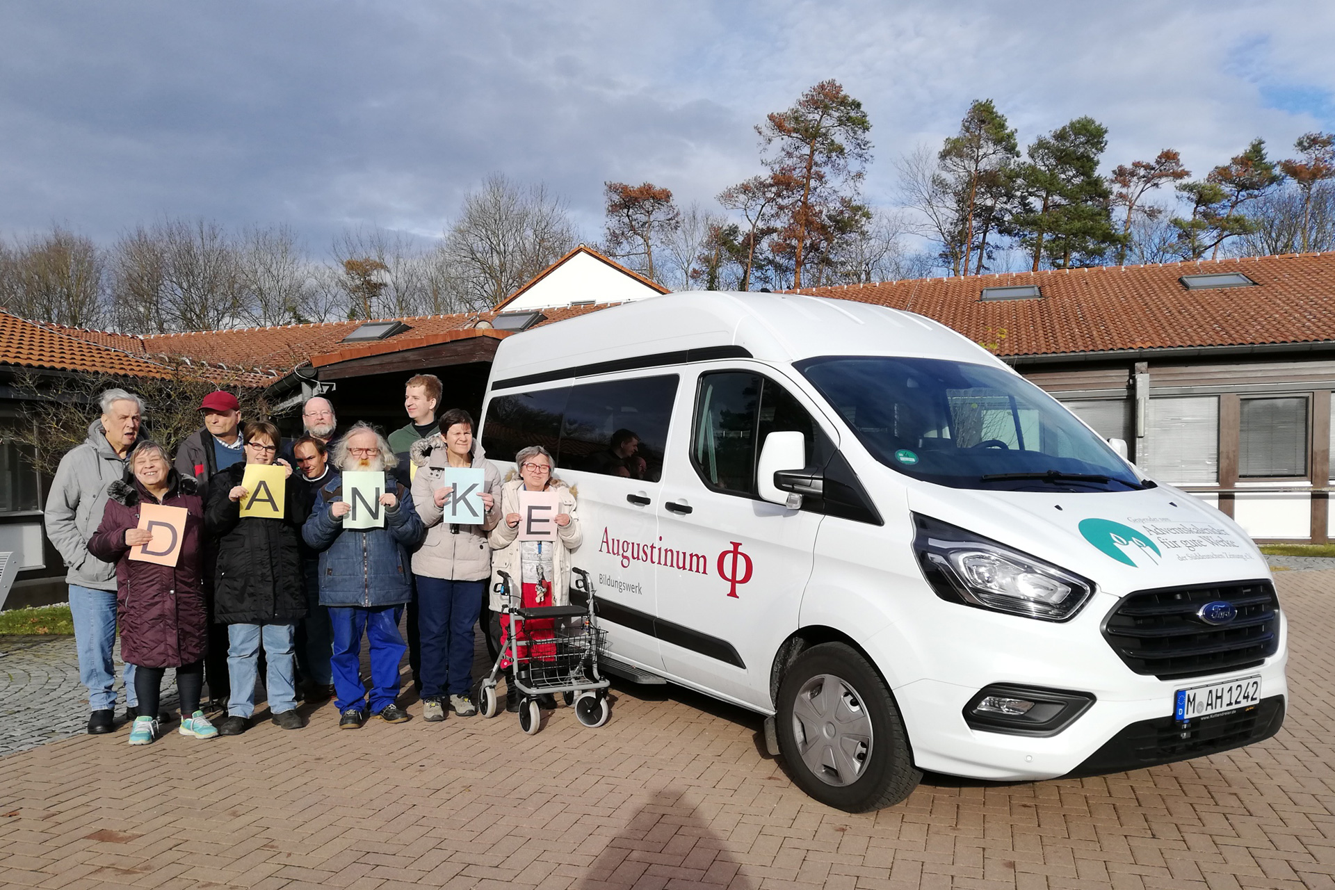 Augustinum Spenden Erfolge Slider 4 Spender der SZ-Adventskalender für einen Bus für das Augustinum Bildungswerk