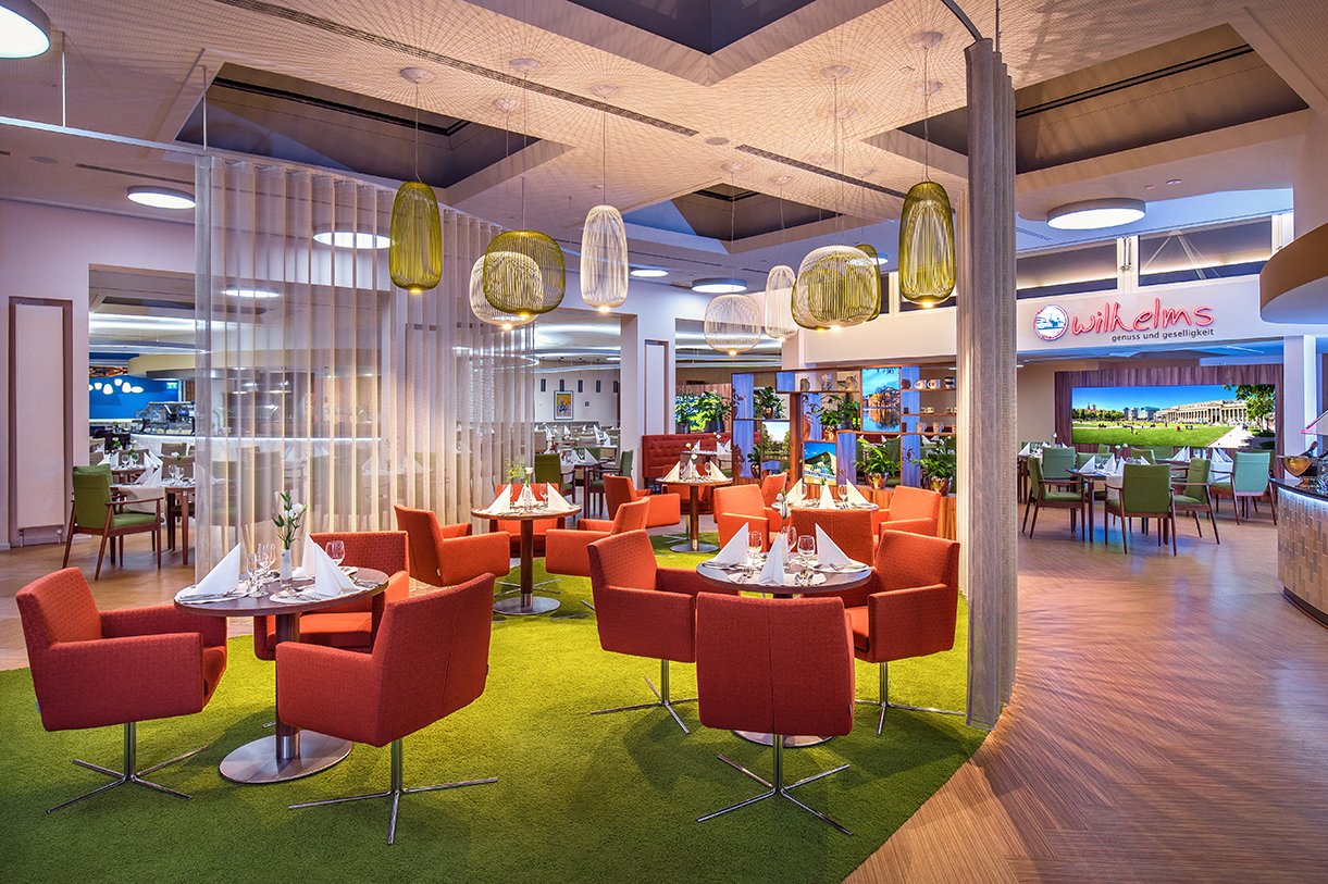 Im „wilhelms“ geht es beim Mittagessen ungezwungen zu: Es gibt keine festen Essenszeiten, freie Platzwahl und Sie können spontan aus der Menükarte wählen, worauf Sie Appetit haben. Im „wilhelms“ geht es beim Mittagessen ungezwungen zu: Es gibt keine festen Essenszeiten, freie Platzwahl und Sie können spontan aus der Menükarte wählen, worauf Sie Appetit haben.