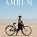 Junge schiebt Fahrrad am Strand Junge schiebt Fahrrad am Strand