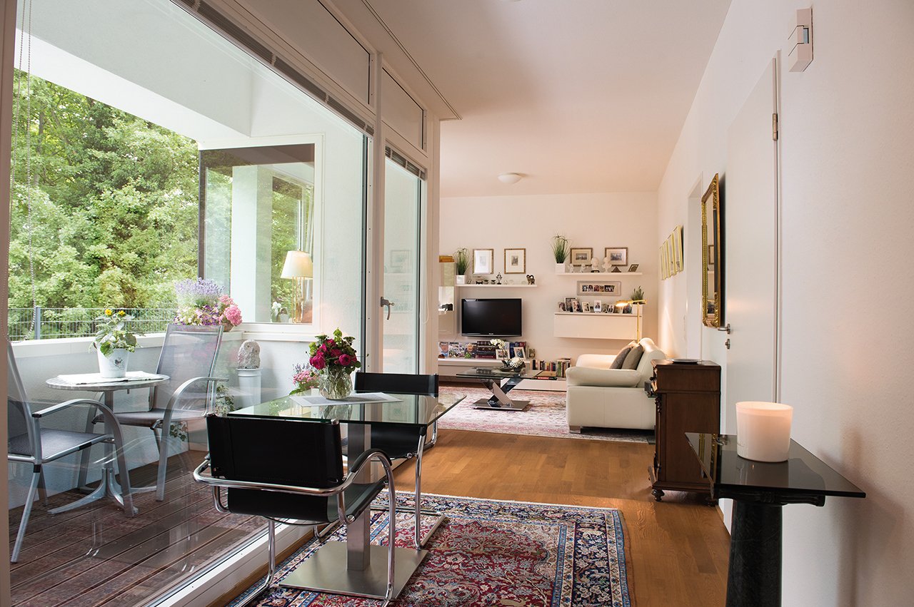 Bodentiefe Fenster schaffen ein helles, lichtdurchflutetes Wohnambiente. Bodentiefe Fenster schaffen ein helles, lichtdurchflutetes Wohnambiente.