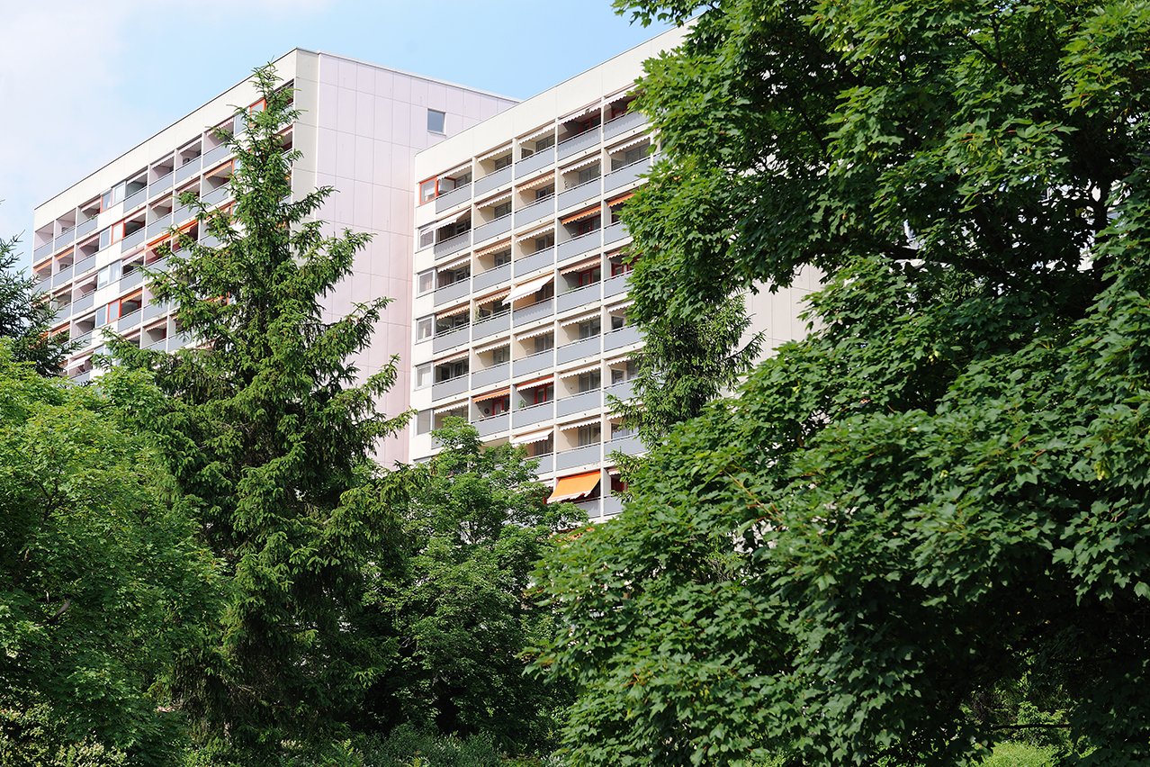 Jede Wohnung in der Seniorenresidenz Augustinum München-Nord besitzt eine Loggia mit einem wunderbaren Ausblick entweder in den Garten oder über die Stadt. Jede Wohnung in der Seniorenresidenz Augustinum München-Nord besitzt eine Loggia mit einem wunderbaren Ausblick entweder in den Garten oder über die Stadt.
