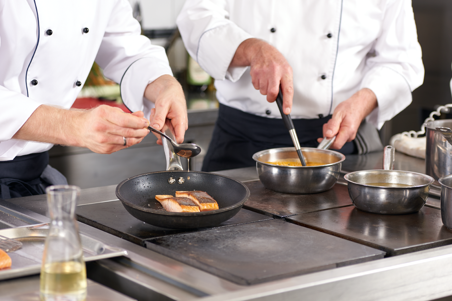 Im Augustinum Dortmund wird mit hochwertigen Zutaten täglich frisch gekocht. Im Augustinum Dortmund wird mit hochwertigen Zutaten täglich frisch gekocht.