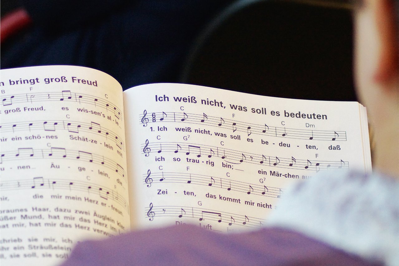 Bewohnerchor „Goldammern“ Aufgeschlagenes Liederbuch