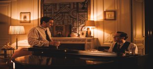 Charles Aznavour mit Pierre Roche am Flügel