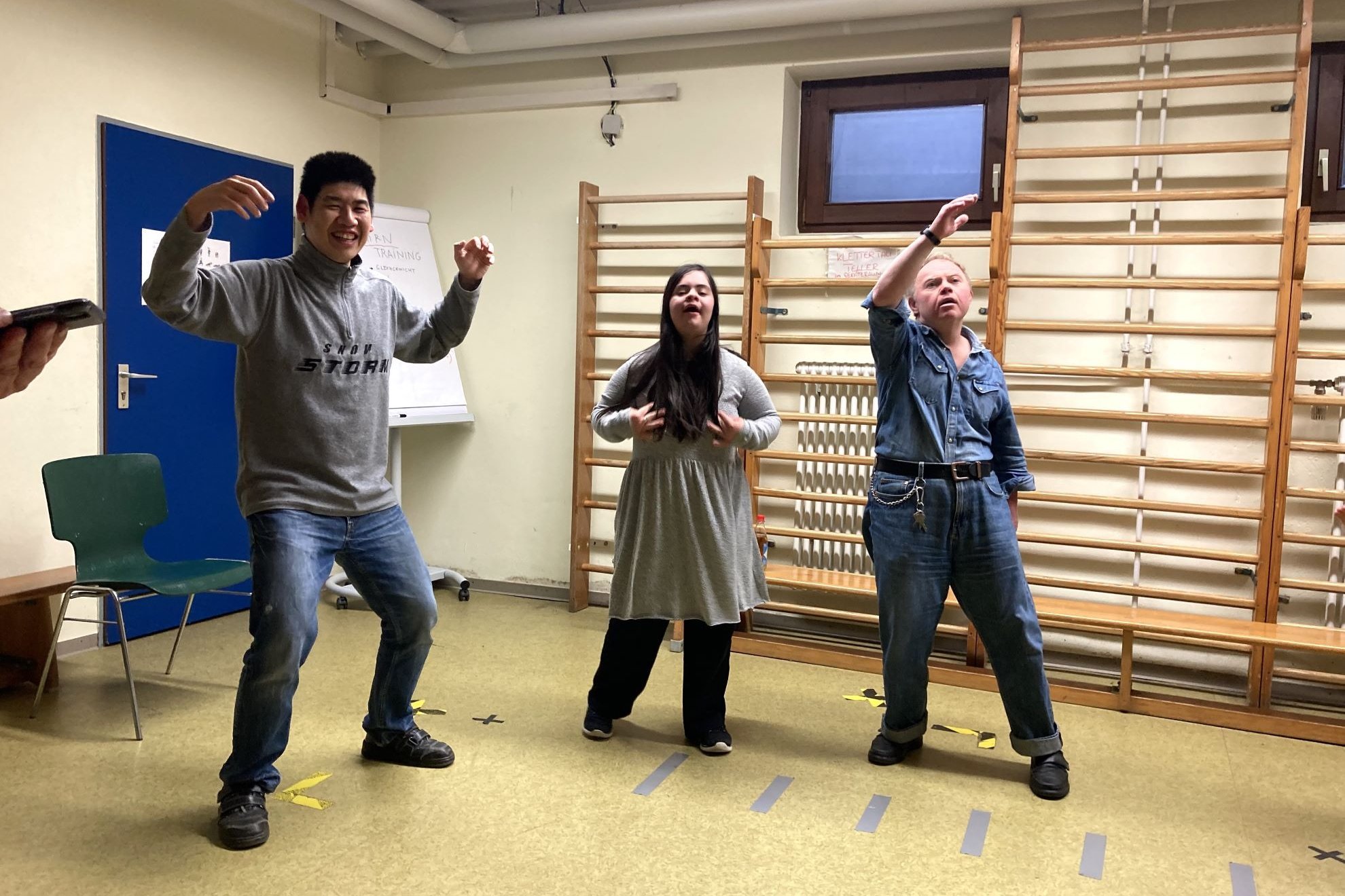 Augustinum Werkstätten Tanz für alle Beschäftigte der Augustinum Werkstätten tanzen gemeinsam