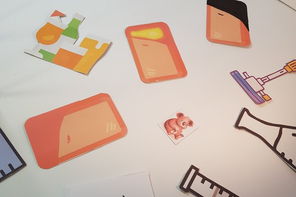 Vorbereitung der Bilder Ausgeschnittene Bilder für das Stop-Motion-Filmprojekt