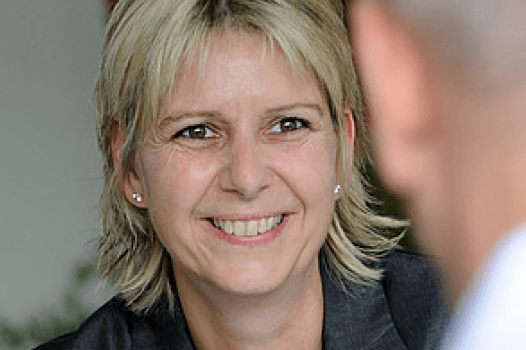 Ihre Absicherung gegen hohe Pflegekosten Augustinum Mitarbeiterin bei der Beratung