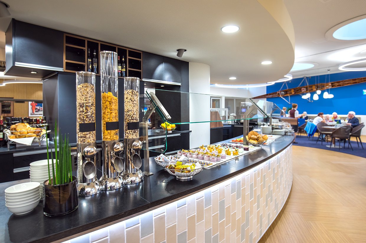 Das reichhaltige Frühstücksbüfett lässt keine Wünsche offen und ist der ideale Start in den Tag. Das reichhaltige Frühstücksbüfett lässt keine Wünsche offen und ist der ideale Start in den Tag.