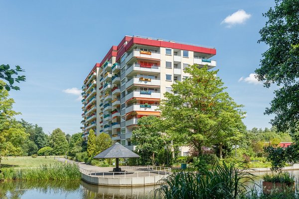 Augustinum Seniorenresidenz Dortmund Slider 2 Das Augustinum in Dortmund umgeben von Grünfläche und Bäumen