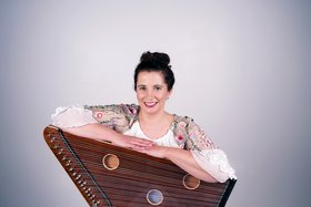 Die Zither – „ein lebendiges Wesen“ Die Zither – „ein lebendiges Wesen“